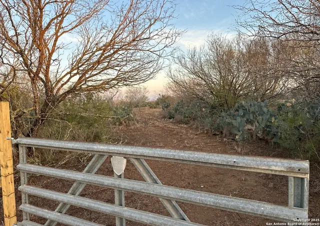 $260,000 | 119 Hidden Lane, Jourdanton, TX 78026