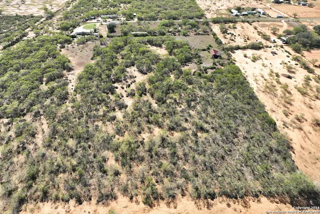 $260,000 | 119 Hidden Lane, Jourdanton, TX 78026