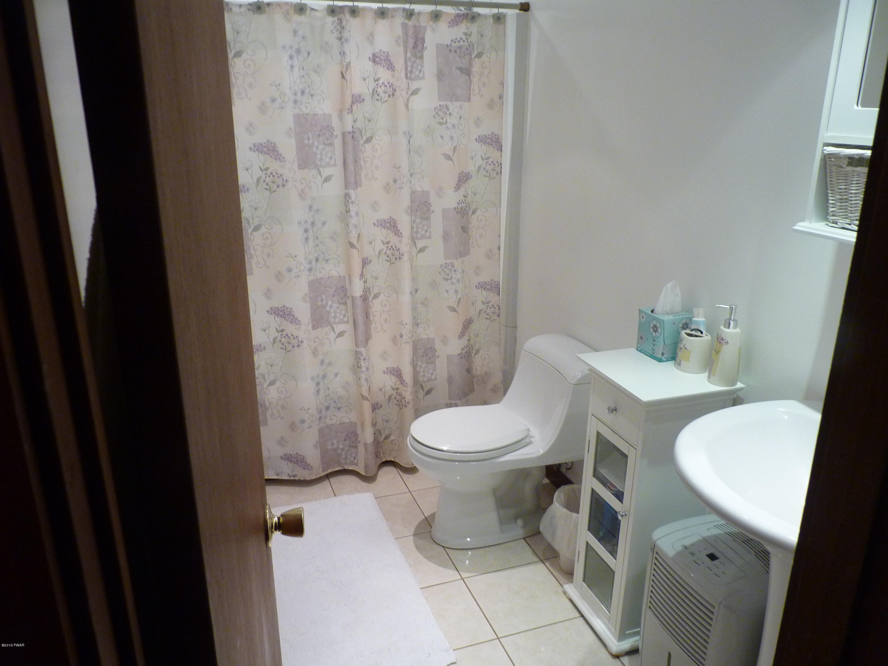114 Mountain View Road Greeley, PA 18425 - Photo 8 of 27