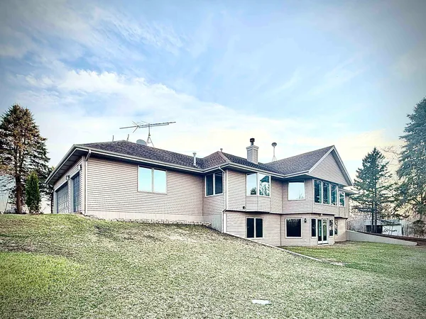 $760,000 | 3640 Moffett Road, Rockton, IL 61072