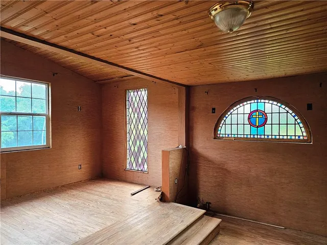 $54,900 | 826 Parkwood Road, Pittsburgh, PA 15210