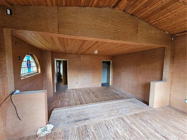 $54,900 | 826 Parkwood Road, Pittsburgh, PA 15210