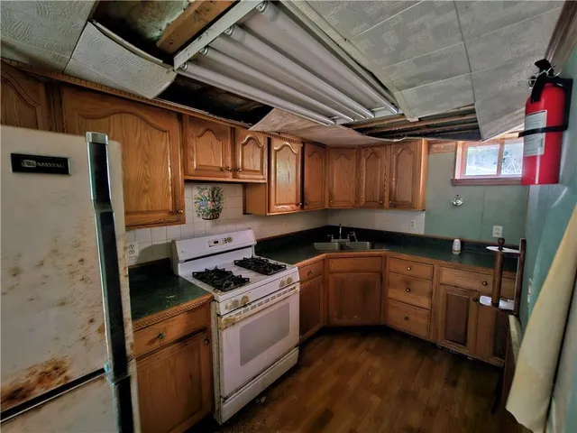 $54,900 | 826 Parkwood Road, Pittsburgh, PA 15210