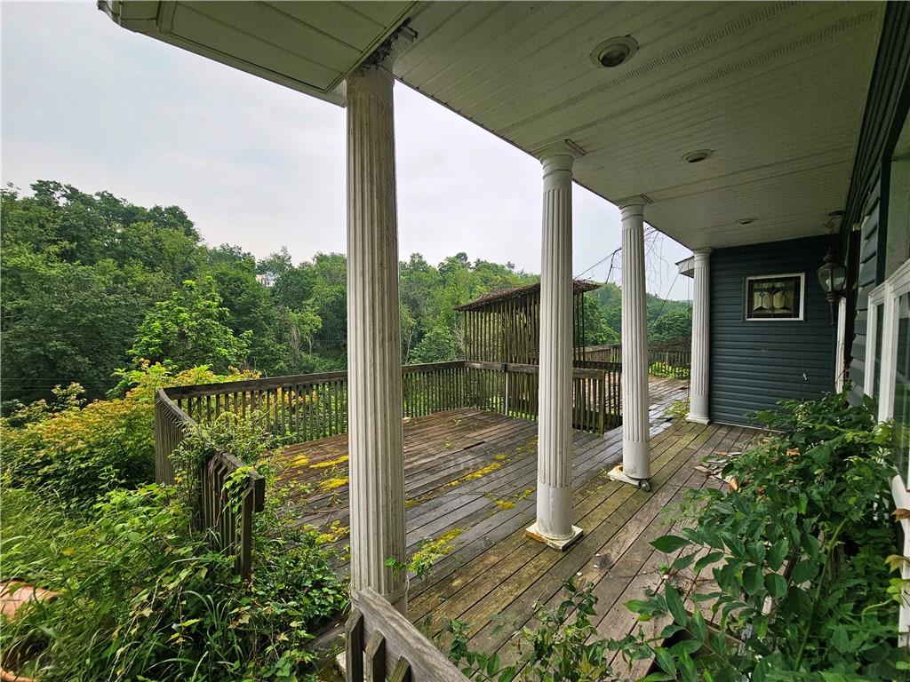 826 Parkwood Road Pittsburgh, PA 15210 - Photo 2 of 37