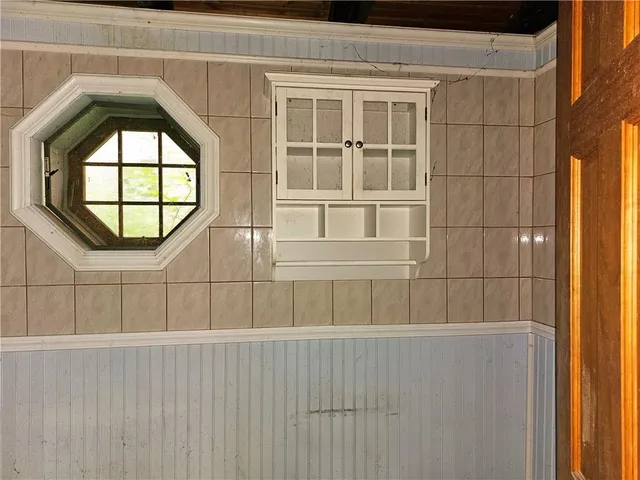 $54,900 | 826 Parkwood Road, Pittsburgh, PA 15210