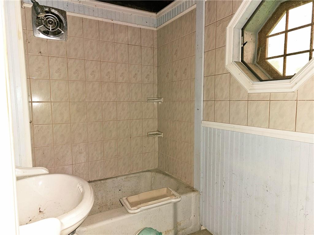 826 Parkwood Road Pittsburgh, PA 15210 - Photo 27 of 37