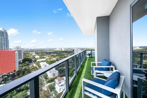 $799,000 | 1451 Brickell Avenue, Unit 2704, Miami, FL 33131