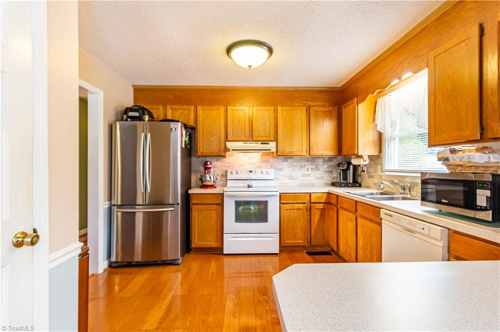 6104 Hunters Ridge Drive Lexington, NC 27295 - Photo 3 of 29 Gallery Image 3