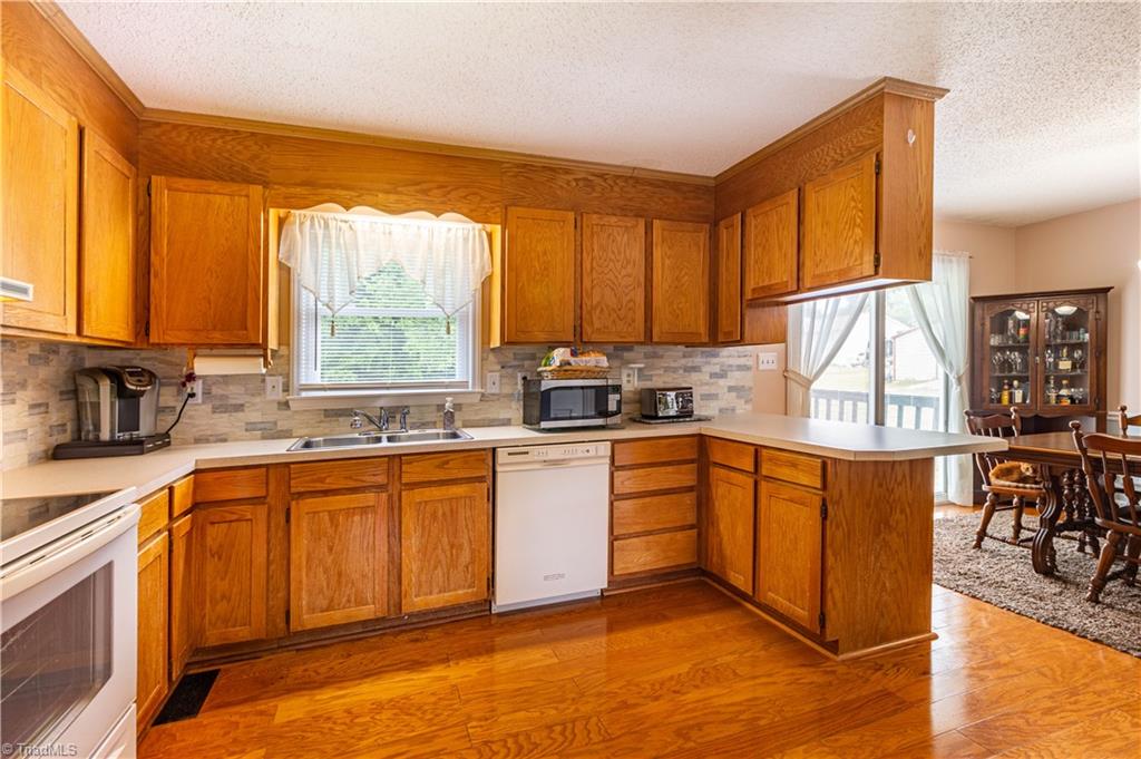 6104 Hunters Ridge Drive Lexington, NC 27295 - Photo 8 of 29 Gallery Image 8
