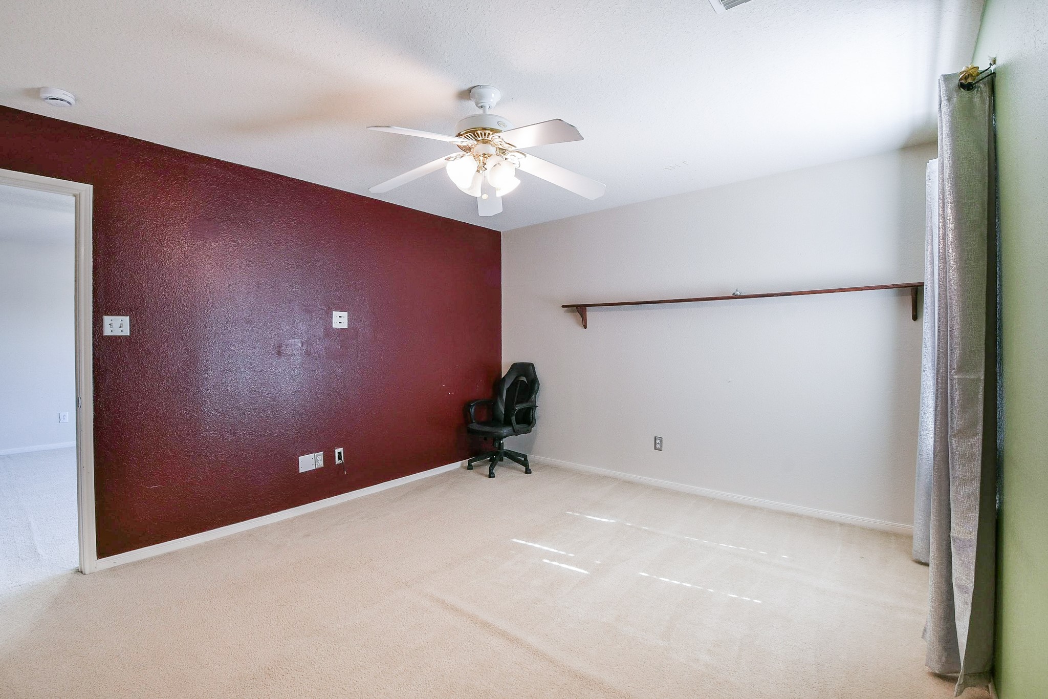 24219 Camillia Ridge Way Katy, TX 77493 - Photo 21 of 32 en empty room with closet and fan