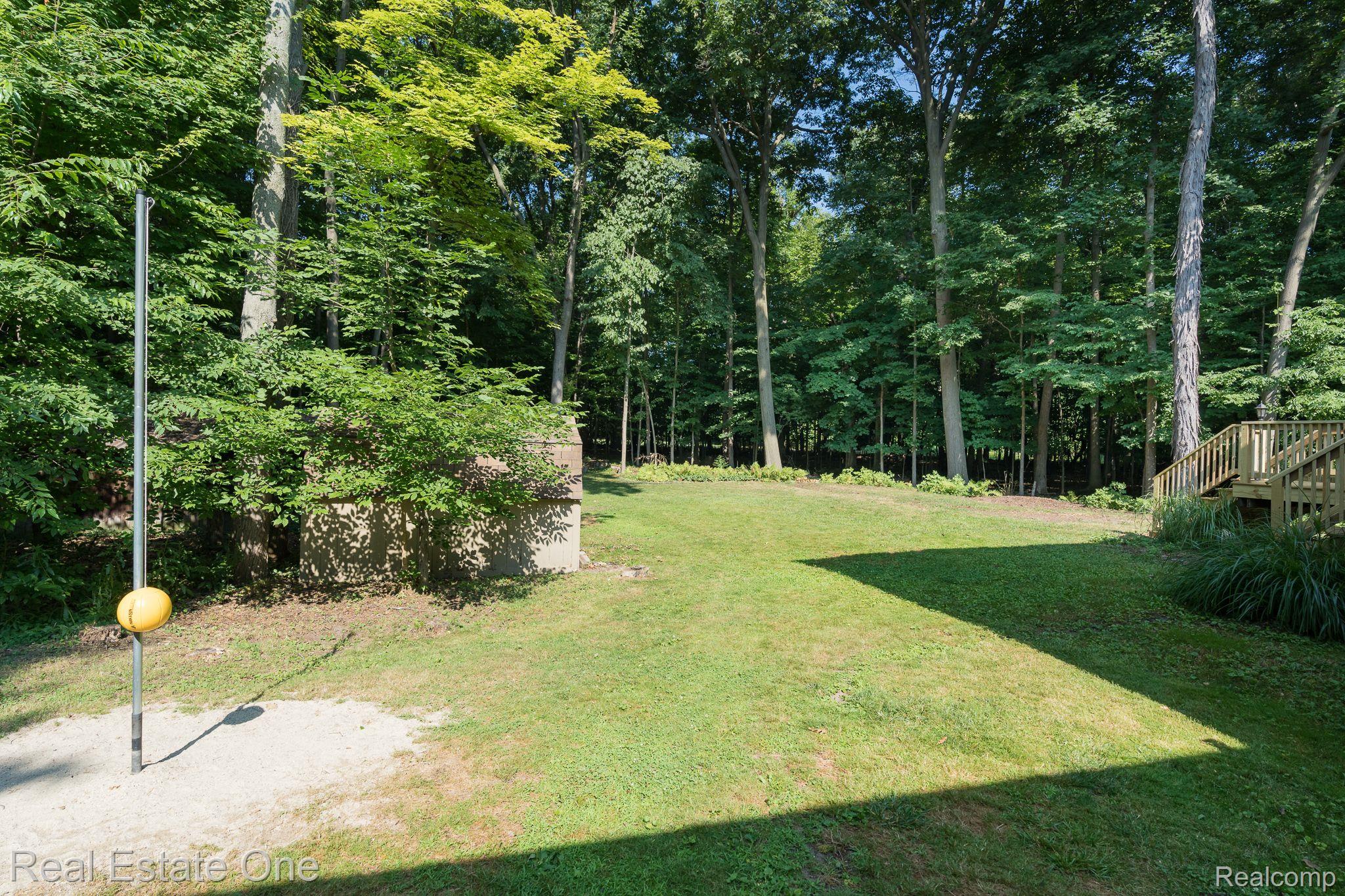3450 Vardon Drive Rochester, MI 48307 - Photo 29 of 34 Backyard