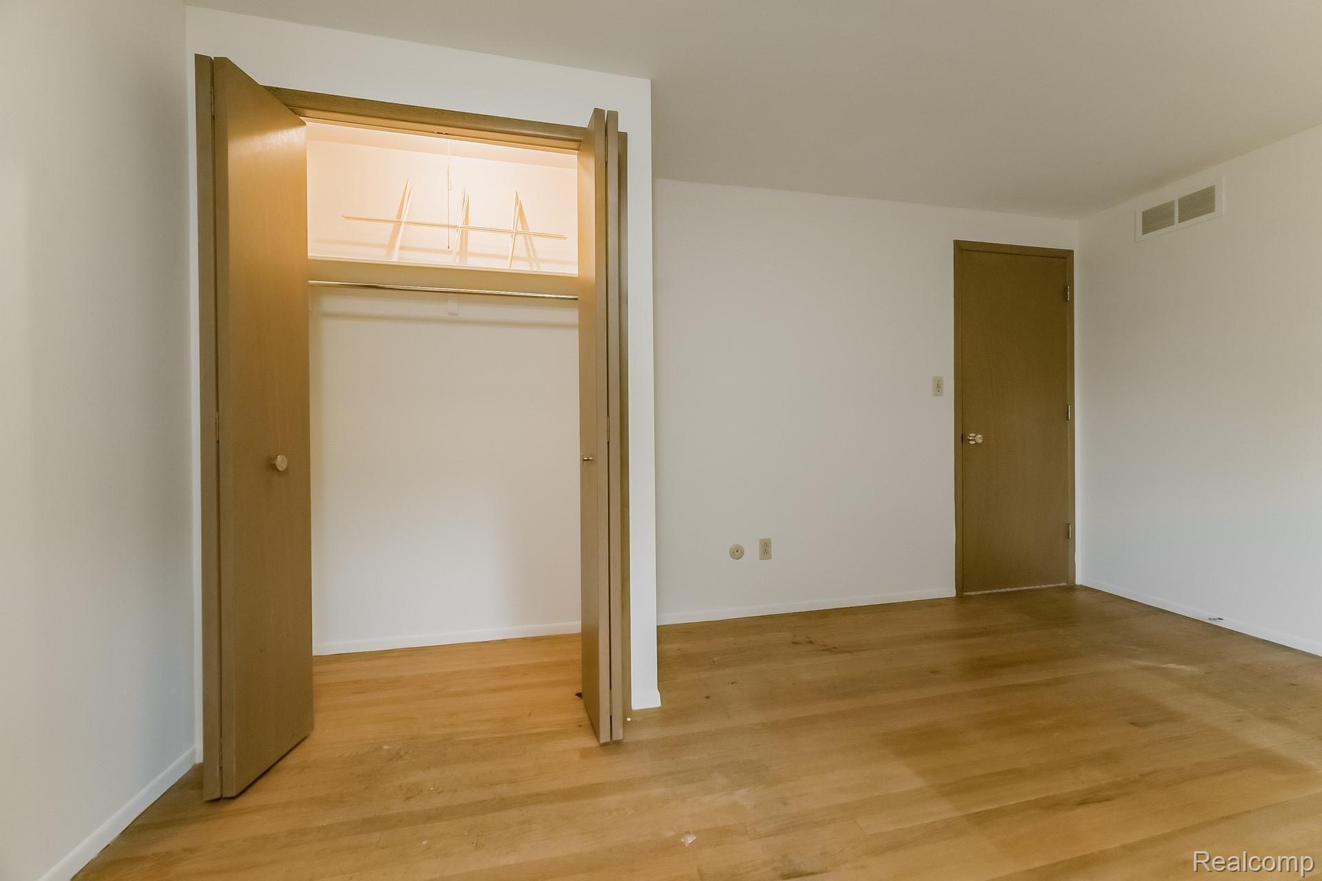 896 Allston Drive Rochester, MI 48309 - Photo 35 of 57 032-photo-bedroom-8358045.jpg