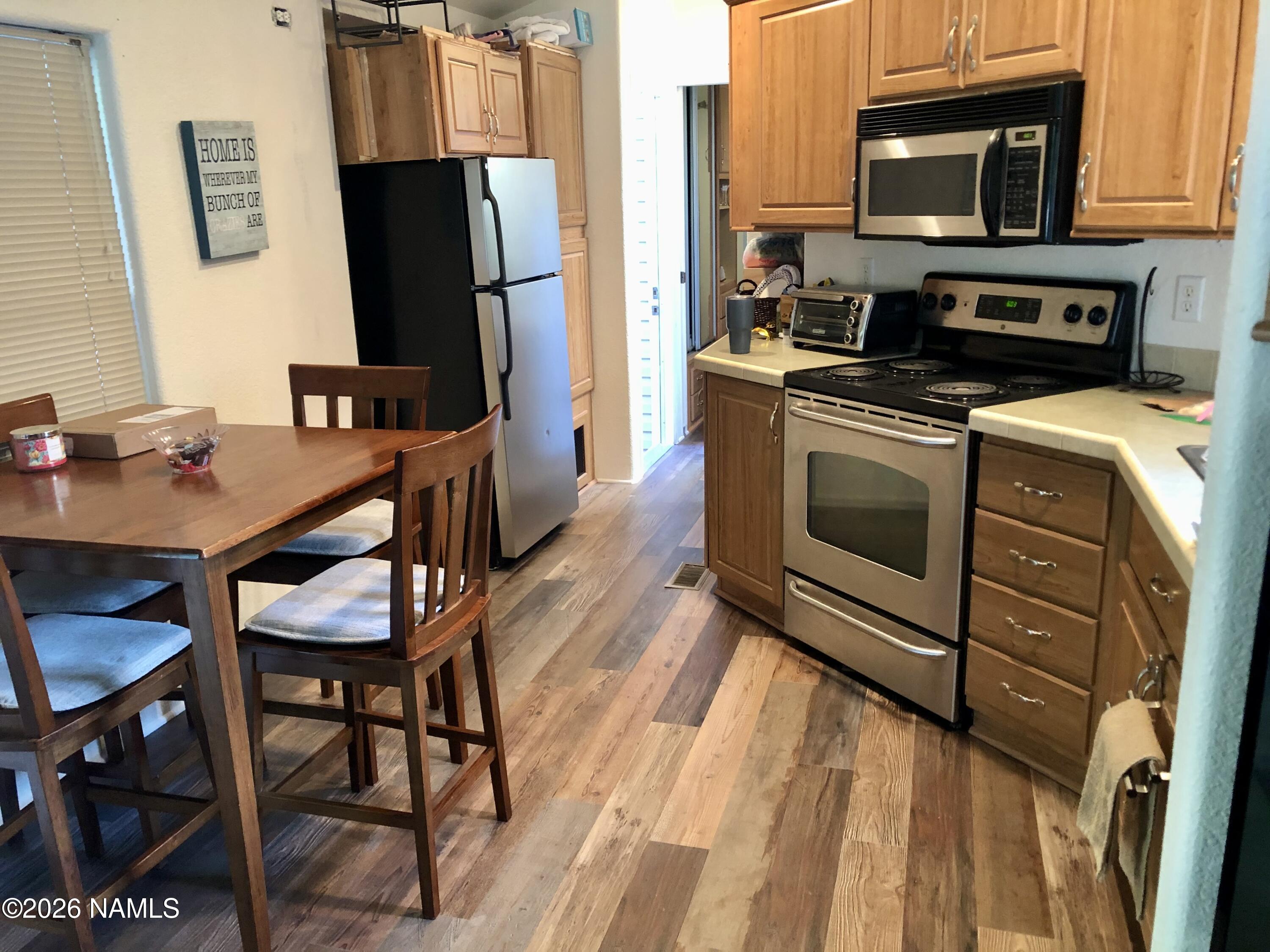 17550 South Munds Ranch Road, Unit 320 Munds Park, AZ 86017 - Photo 5 of 8 Open kitchen