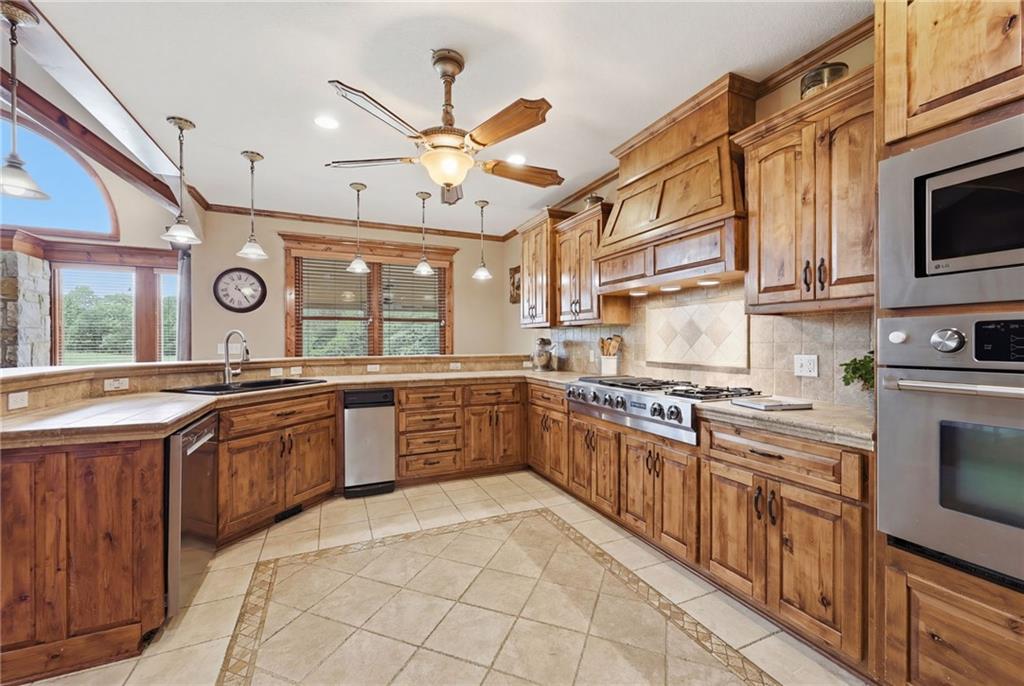 8980 Rowen Road De Soto, KS 66018 - Photo 12 of 69