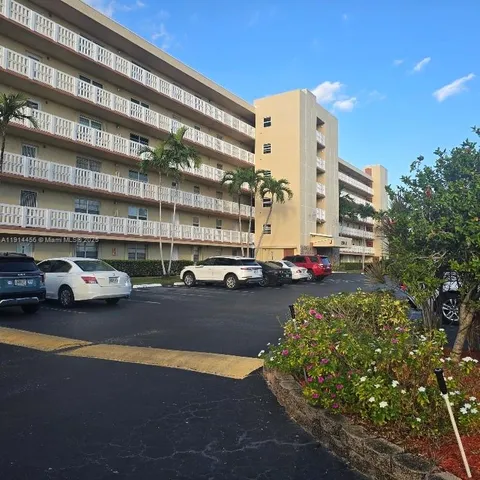 $2,000 | 200 Southeast 5th Avenue, Unit 307, Dania Beach, FL 33004