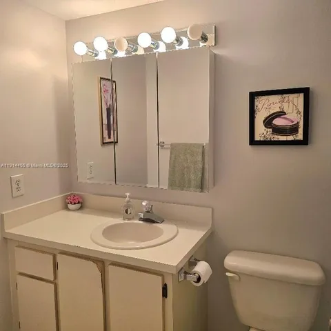 $2,000 | 200 Southeast 5th Avenue, Unit 307, Dania Beach, FL 33004