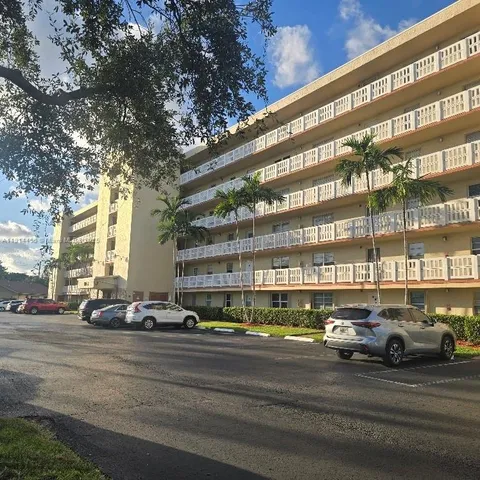 $2,000 | 200 Southeast 5th Avenue, Unit 307, Dania Beach, FL 33004