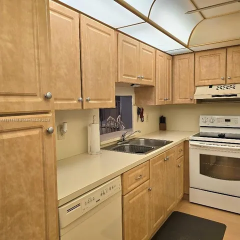 $2,000 | 200 Southeast 5th Avenue, Unit 307, Dania Beach, FL 33004