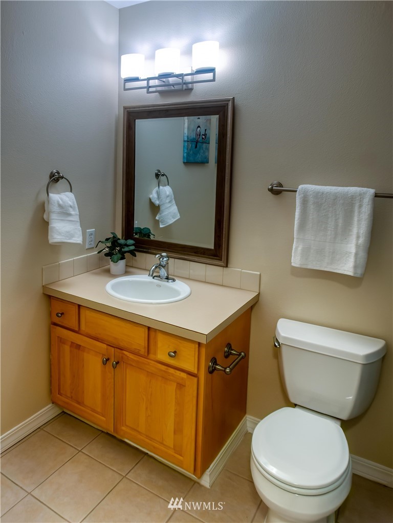 2731 Diamond Loop Milton, WA 98354 - Photo 27 of 28 a bathroom with a toilet sink and mirror
