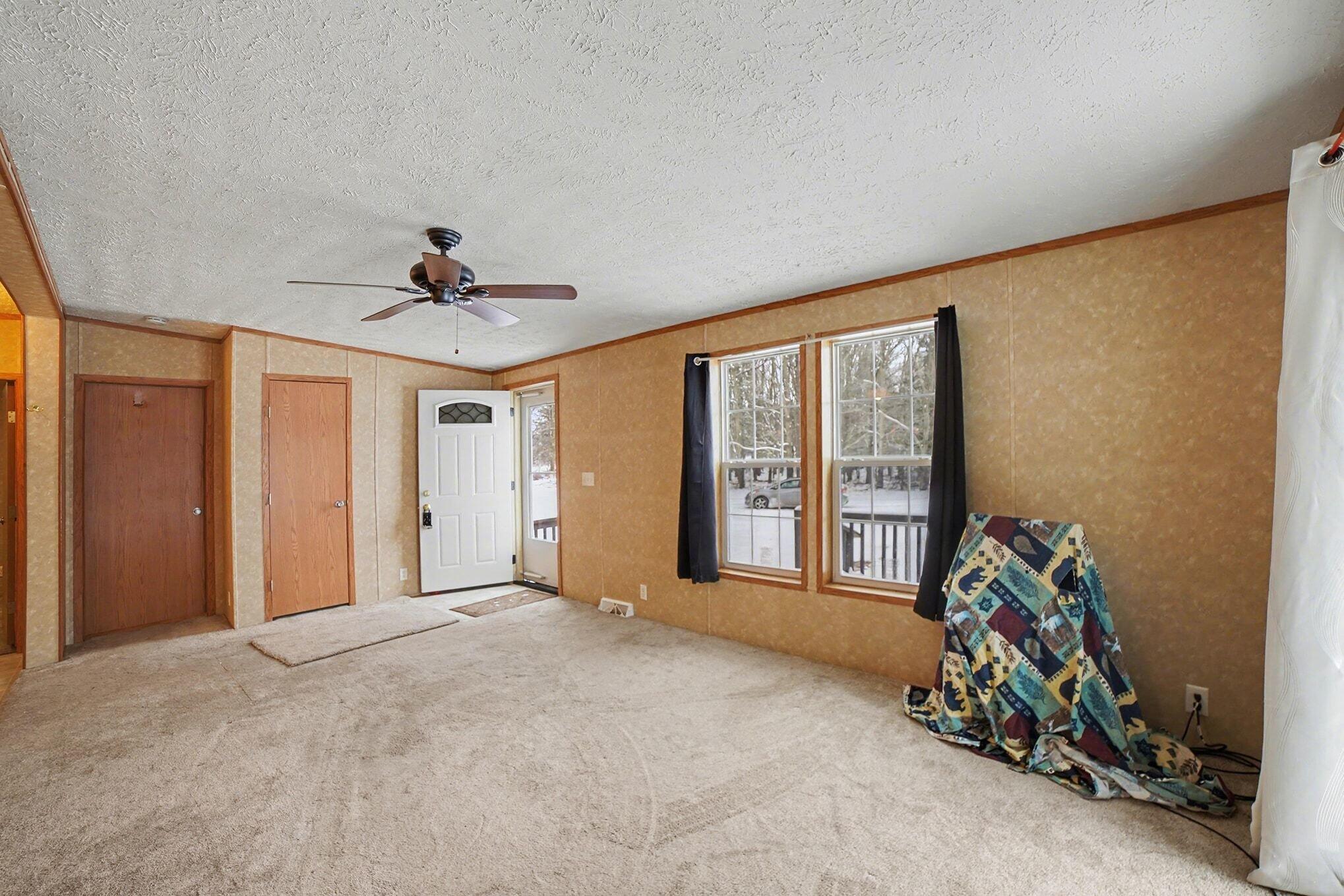 9912 South Mission Road Shepherd, MI 48883 - Photo 6 of 27 010_file_3099