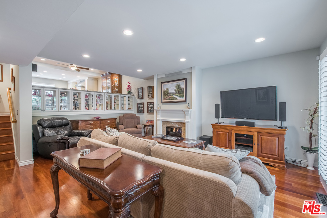 13224 Admiral Avenue, Unit D Marina del Rey, CA 90292 - Photo 2 of 28