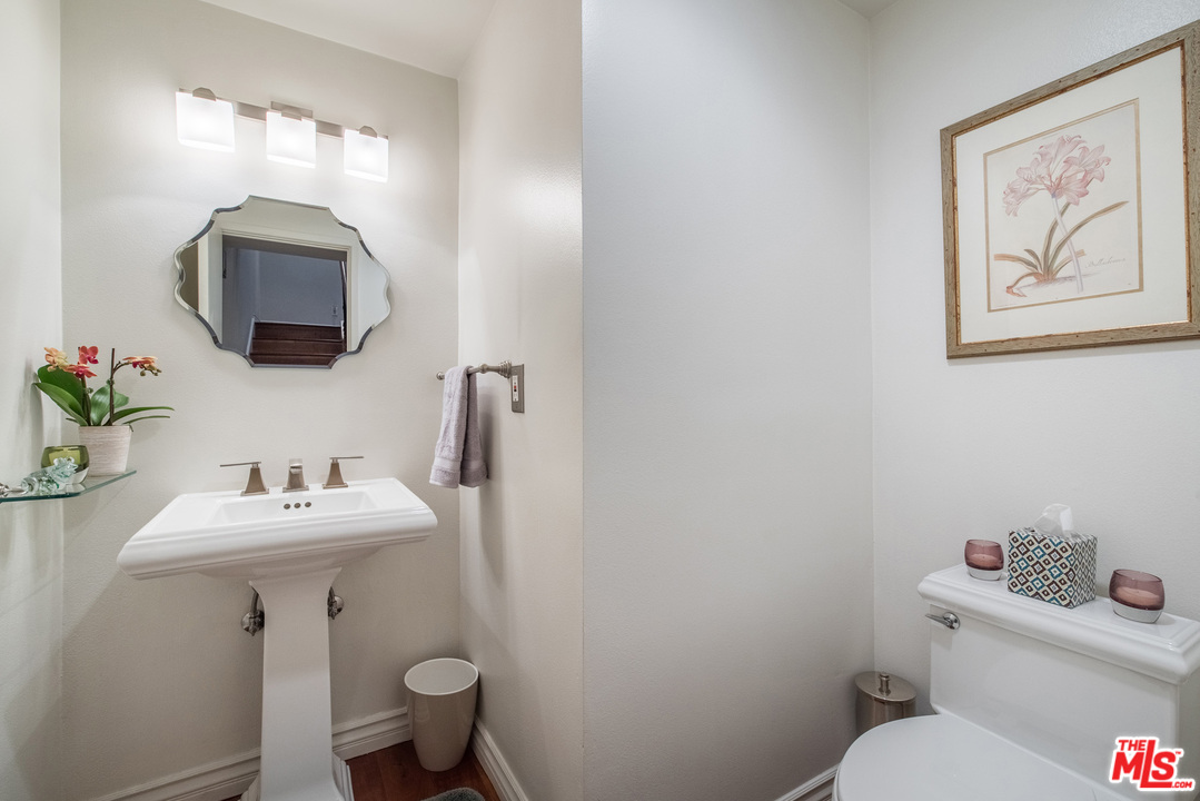 13224 Admiral Avenue, Unit D Marina del Rey, CA 90292 - Photo 12 of 28
