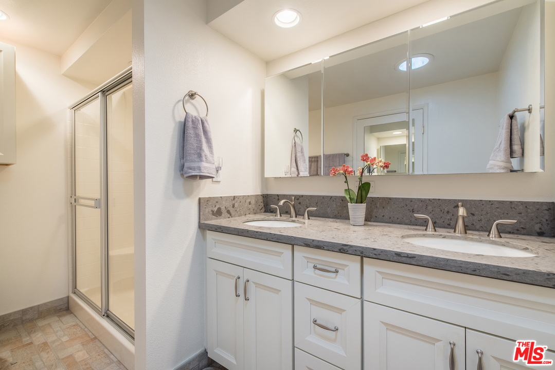 13224 Admiral Avenue, Unit D Marina del Rey, CA 90292 - Photo 16 of 28