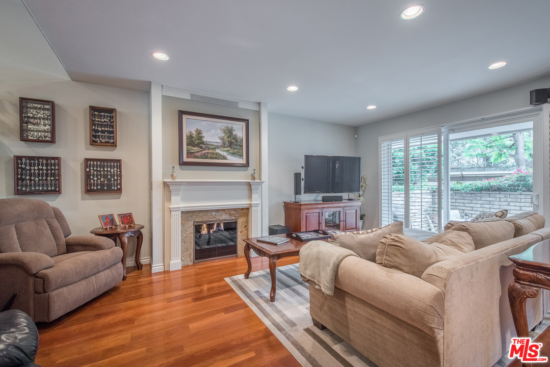 13224 Admiral Avenue, Unit D Marina del Rey, CA 90292 - Photo 3 of 28