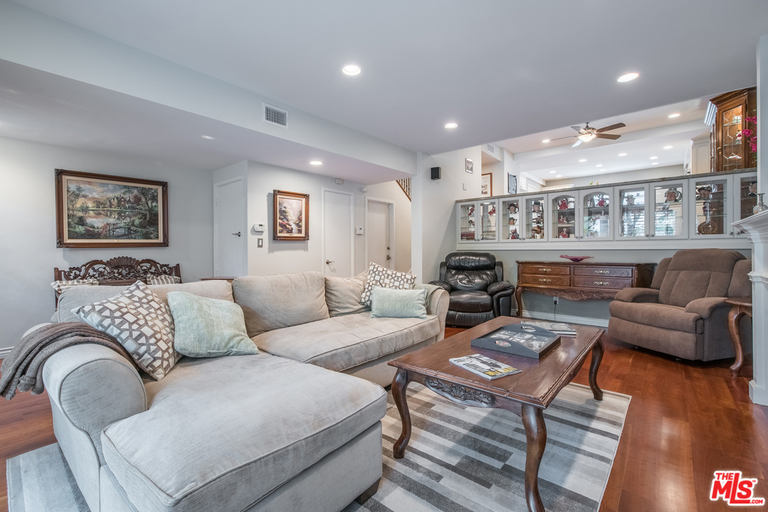 13224 Admiral Avenue, Unit D Marina del Rey, CA 90292 - Photo 4 of 28