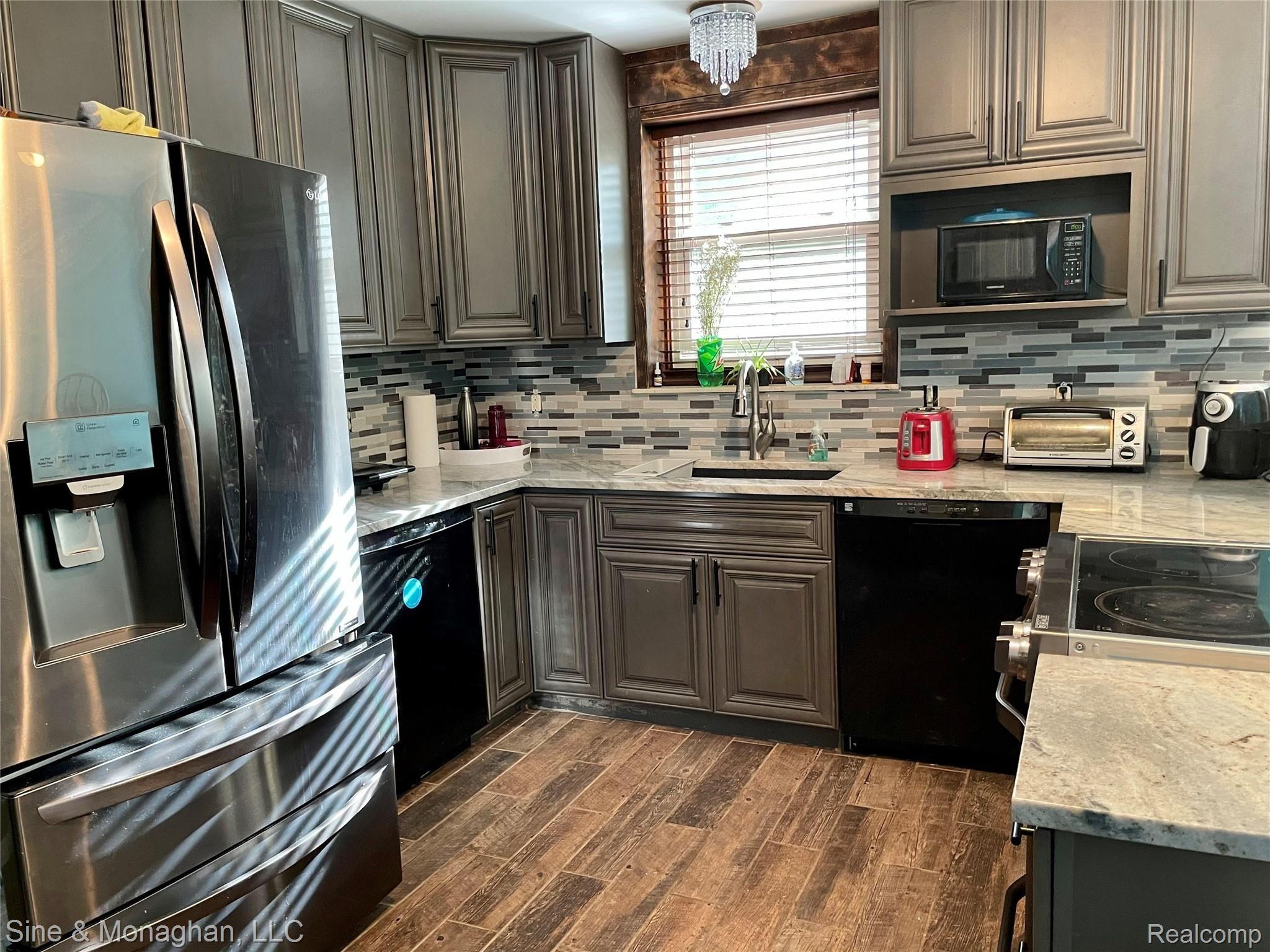 599 Allen Road Smiths Creek, MI 48074 - Photo 11 of 39 16BD4B09-9CE1-46DE-BCE5-9F18F8ED5D12.jpeg