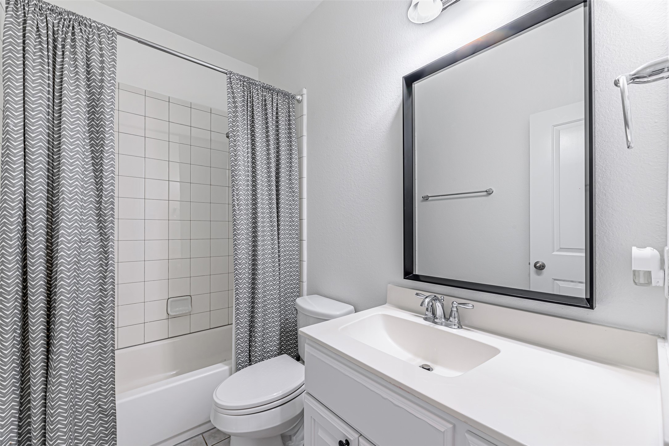 23635 Kingston Ridge Way Katy, TX 77493 - Photo 22 of 36 Full bath downstairs right outside of the 2nd bedroom with a bathtub/shower combination