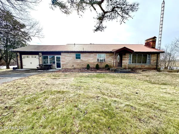 $255,000 | 6111 Nashville Highway, Deer Lodge, TN 37726