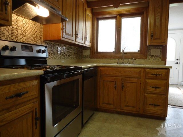 9018 Aboite Road Roanoke, IN 46783 - Photo 3 of 24