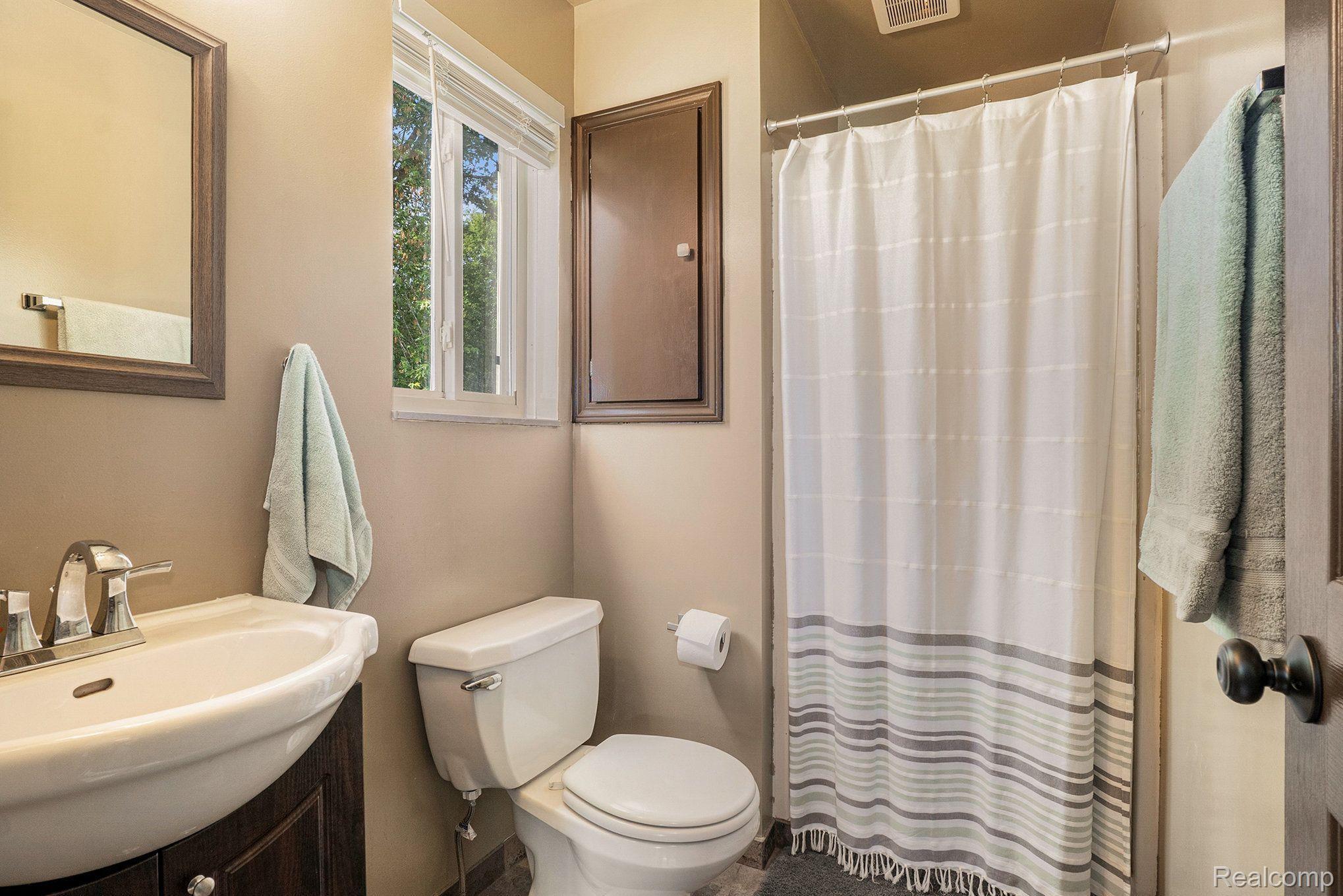 7374 Johnson Road Flushing, MI 48433 - Photo 13 of 29 Gallery Image 13