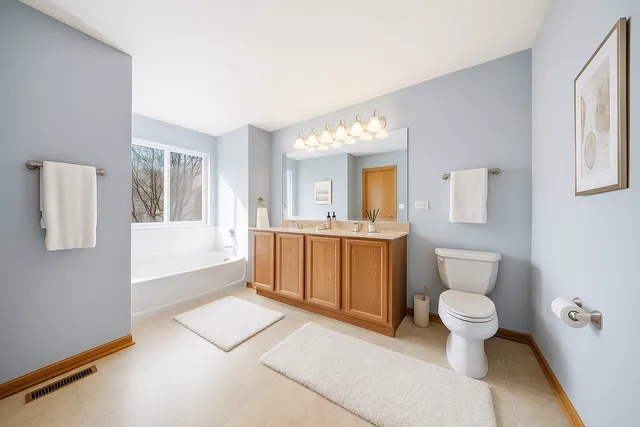 $425,000 | 700 Brighton Drive, Pingree Grove, IL 60140