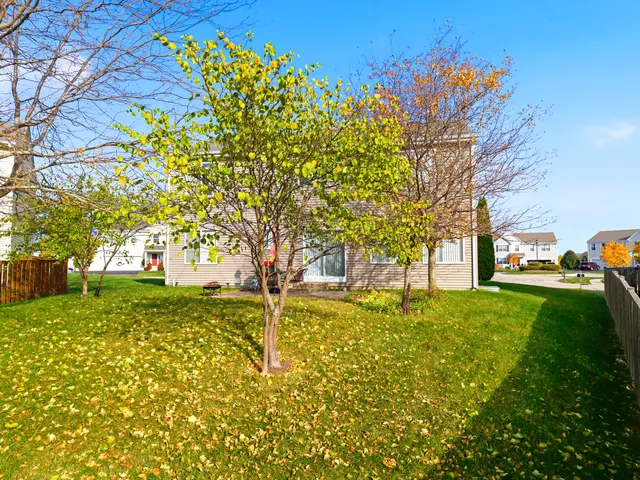 $425,000 | 700 Brighton Drive, Pingree Grove, IL 60140