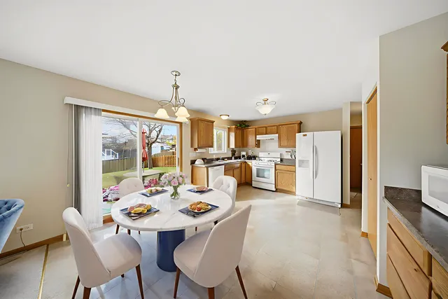 $425,000 | 700 Brighton Drive, Pingree Grove, IL 60140