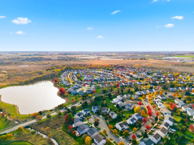 $425,000 | 700 Brighton Drive, Pingree Grove, IL 60140