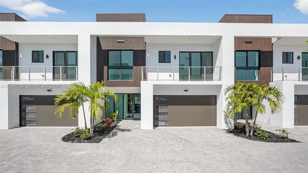 $899,000 | 4624 Southwest 32nd Avenue, Unit A3, Fort Lauderdale, FL 33312