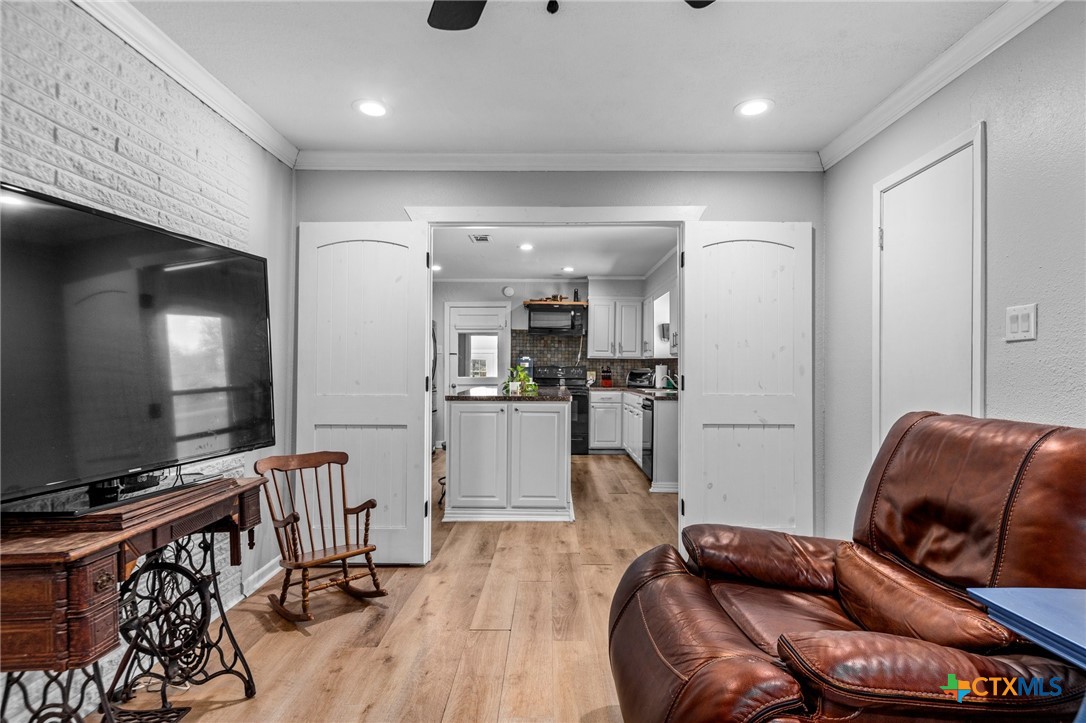 420 King Circle Temple, TX 76501 - Photo 11 of 27 a living room with furniture and a flat screen tv