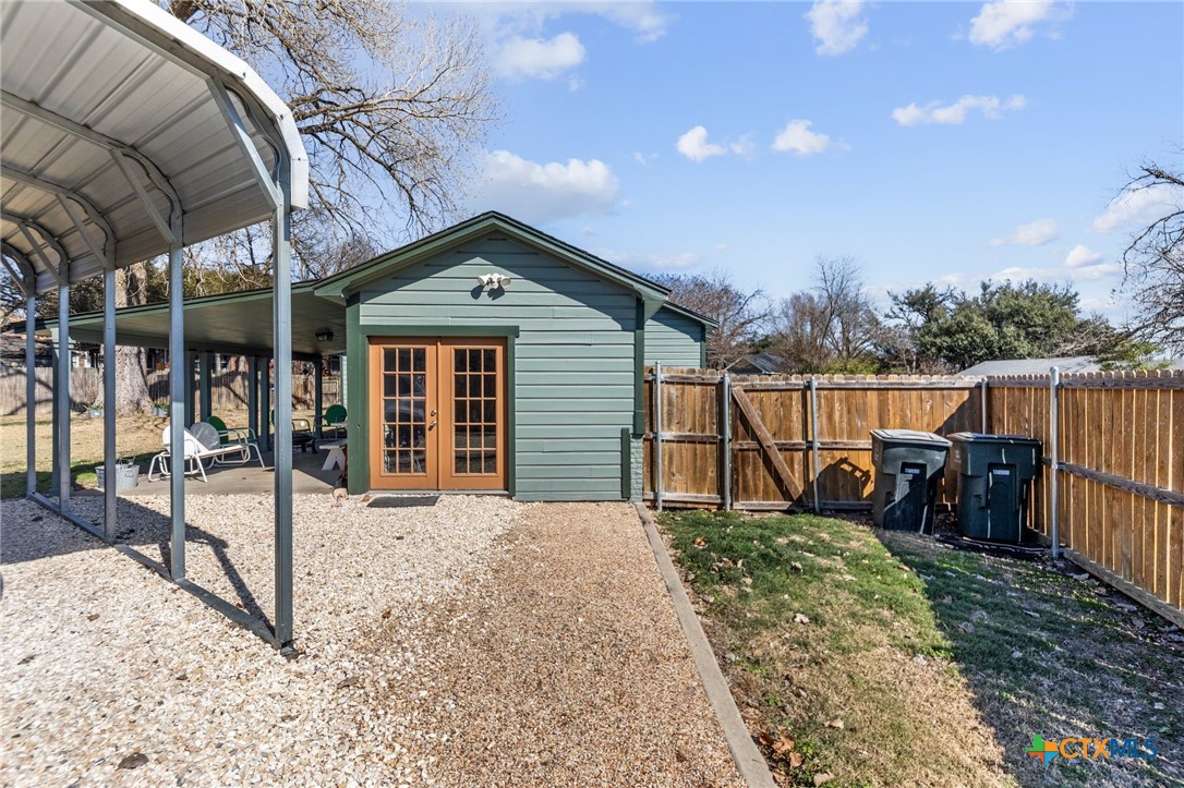 420 King Circle Temple, TX 76501 - Photo 27 of 27 a front view of a house with wooden fence