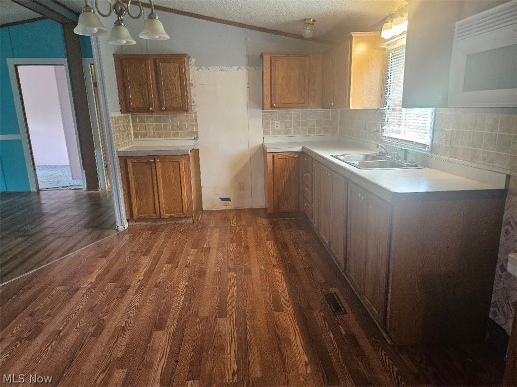 5229 Senate Road Southeast Amsterdam, OH 43903 - Photo 3 of 13