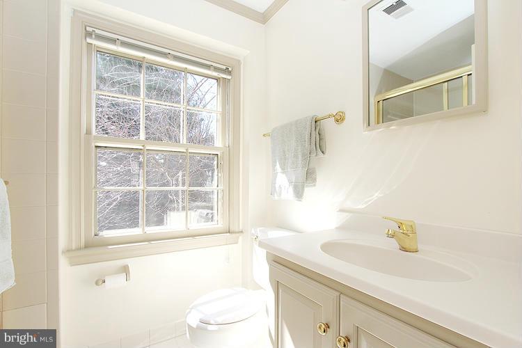 9720 Digging Road Gaithersburg, MD 20886 - Photo 21 of 29 Bath (Master)