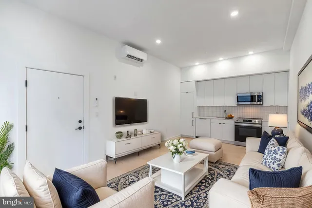 $2,200 | 2414 Frankford Avenue, Unit 2, Philadelphia, PA 19125