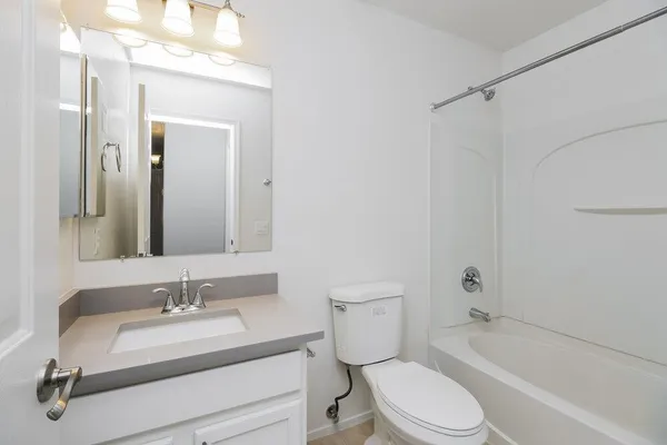$2,005 | 1836 East Silversmith Trail, San Tan Valley, AZ 85143