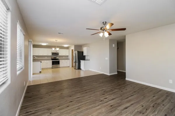 $2,005 | 1836 East Silversmith Trail, San Tan Valley, AZ 85143