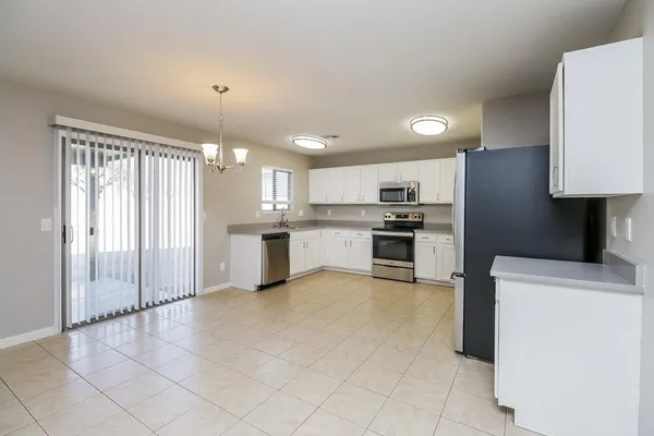 $2,005 | 1836 East Silversmith Trail, San Tan Valley, AZ 85143