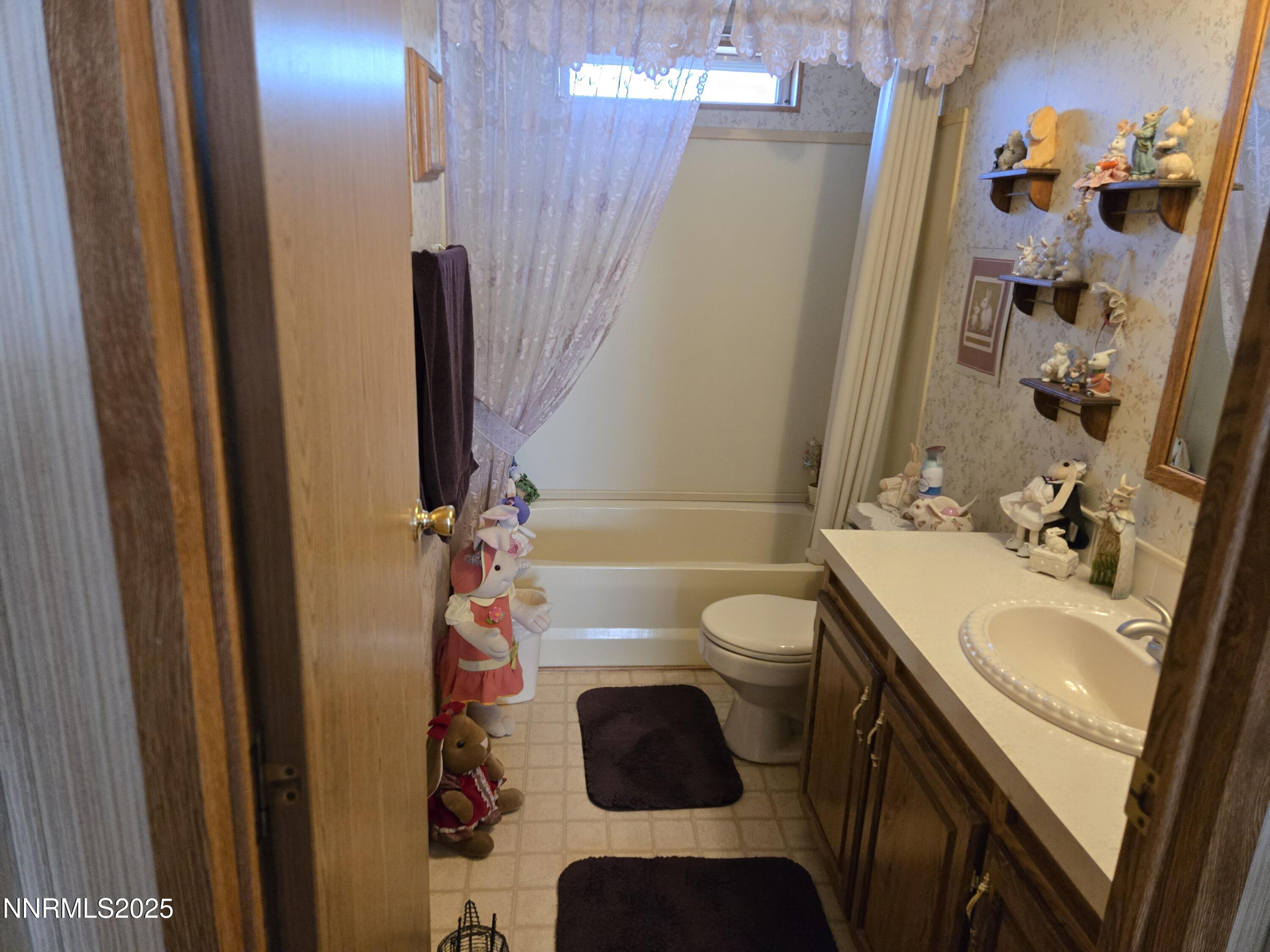1550 Topaz Ranch Drive Wellington, NV 89444 - Photo 16 of 20 1550 guest bath