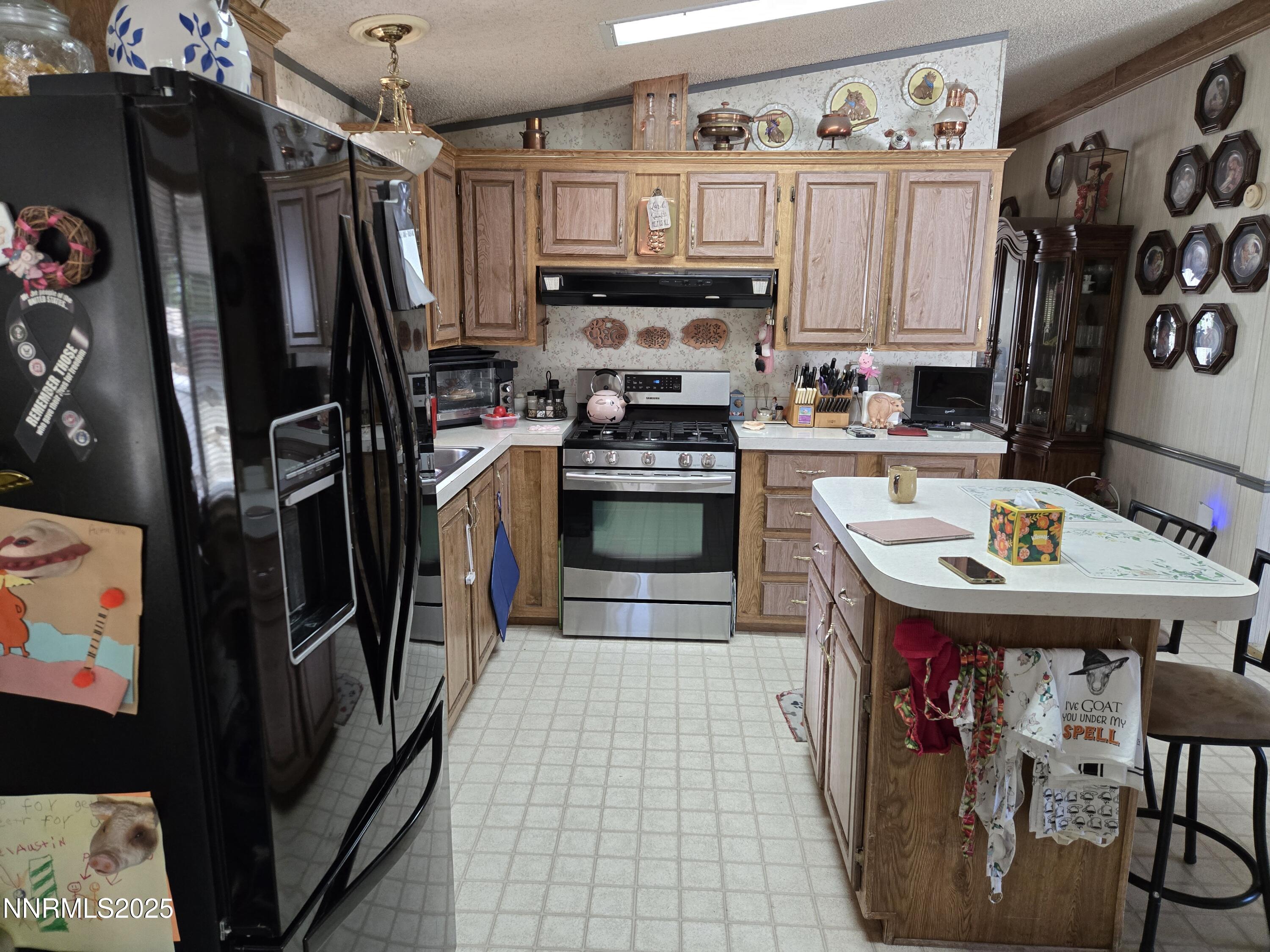 1550 Topaz Ranch Drive Wellington, NV 89444 - Photo 7 of 20 1550 kitchen