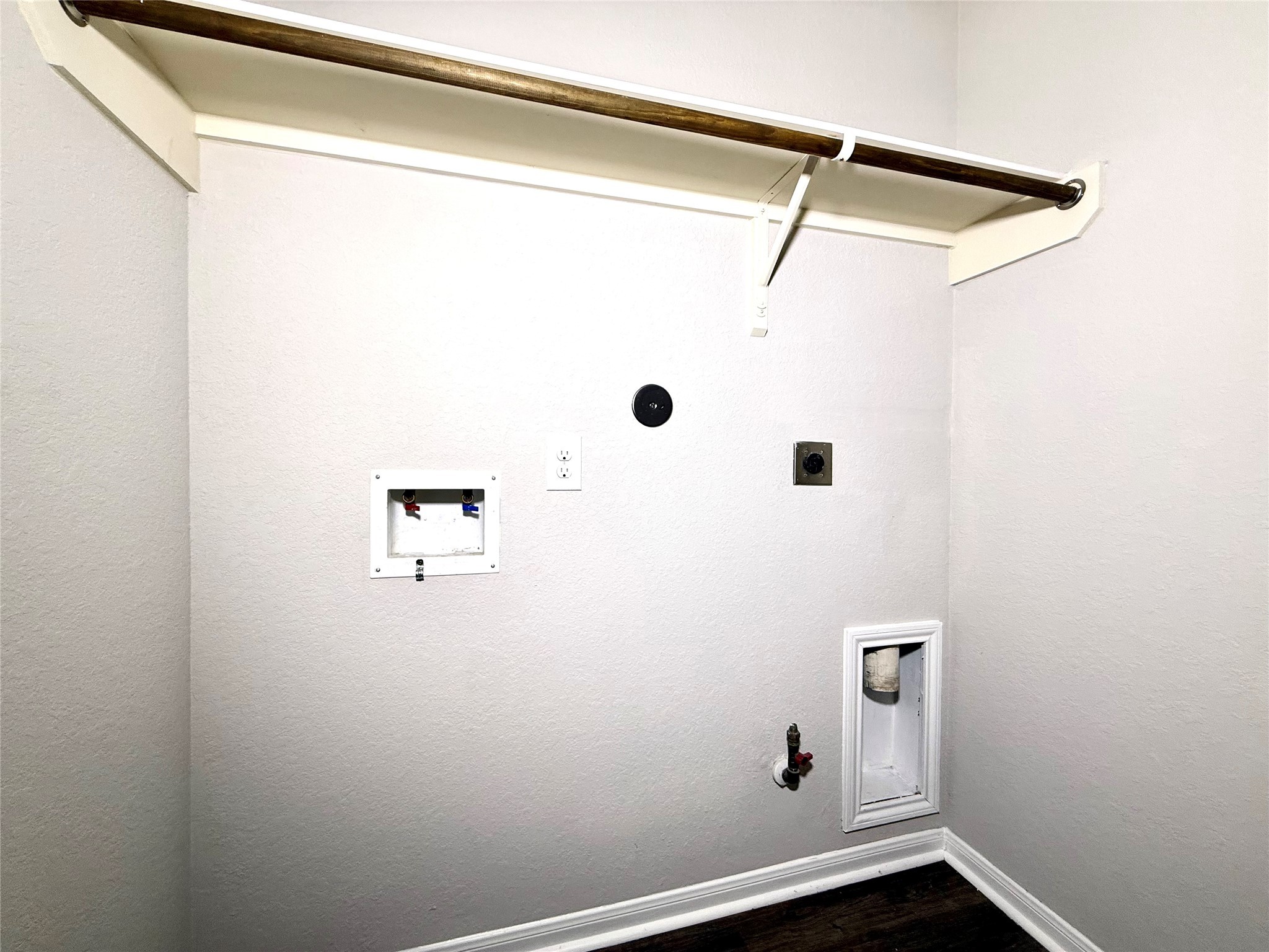 10646 Chestnut Path Way Tomball, TX 77375 - Photo 20 of 22 a view of a small room